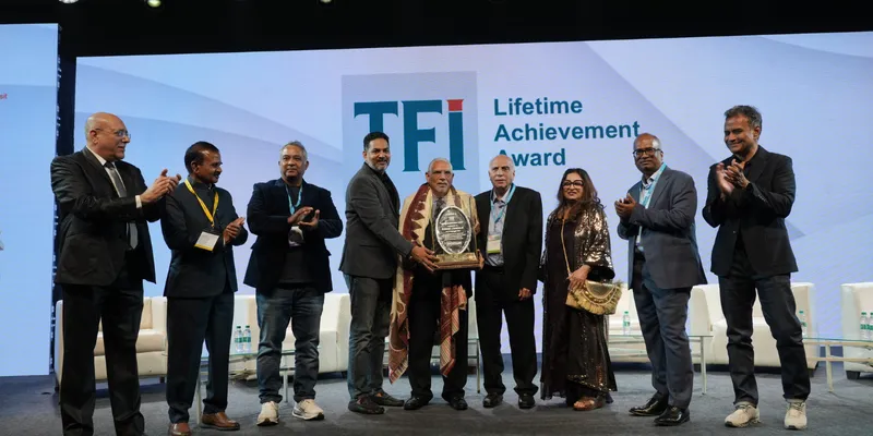 TFI – Textile Fairs India Presents Lifetime Achievement Award to Dinesh J Hinduja